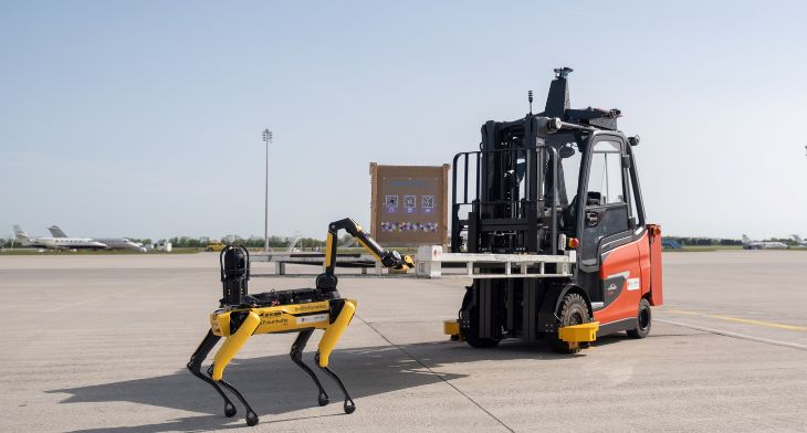 GSIROBO quadruped robot handling logistics and transportation tasks